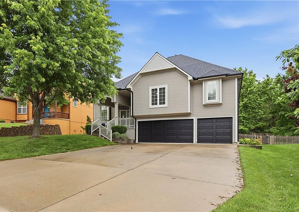1st image of 3008 SW Saddlewood Dr