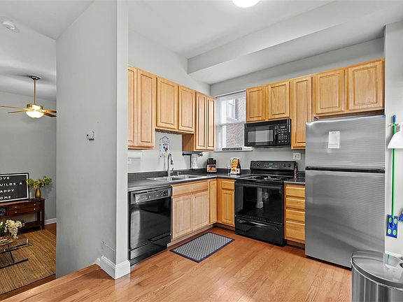 4th image of 2005 Lynch St #2007C
