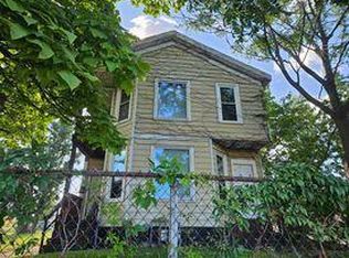 1422 Racine St, Racine, WI 53403