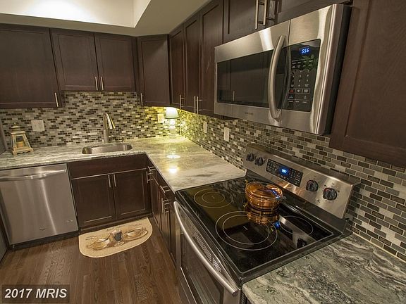 CATCH YOUR BREATH KITCHEN....GORGEOUS