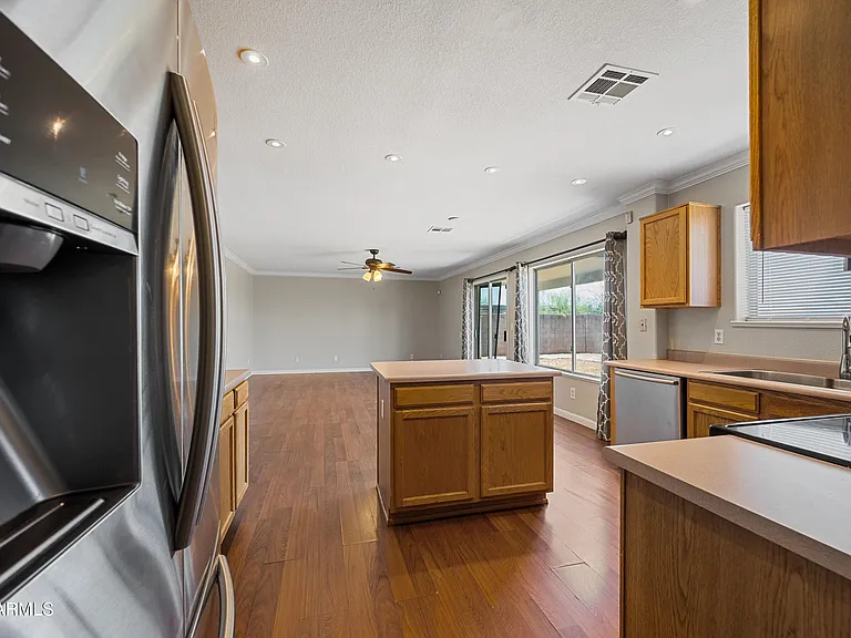 210 E Jasper Ct — Photo 9