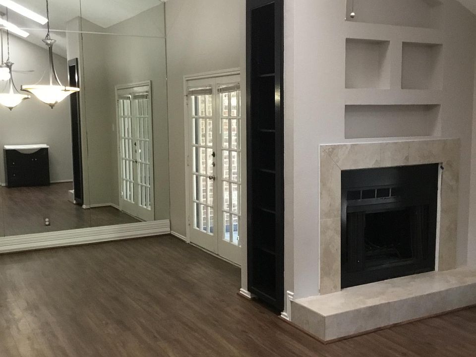 Living Romm Dining Room Balcony