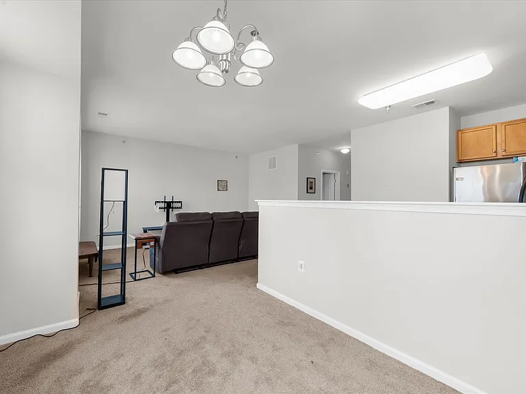 123 Conover Ter — Photo 10