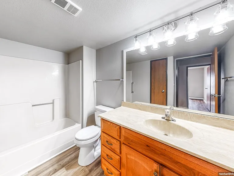 335-339 407 Southtowne Dr — Photo 27