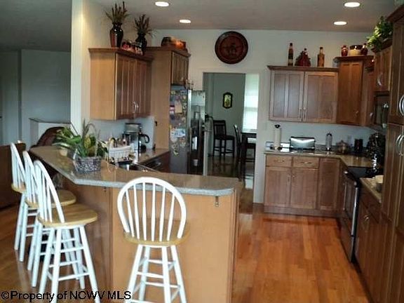5th image of 202 Van Tassel Ct