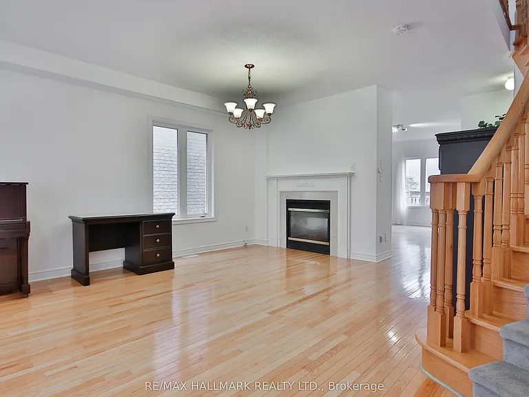 15 Briarglen Rd — Photo 4