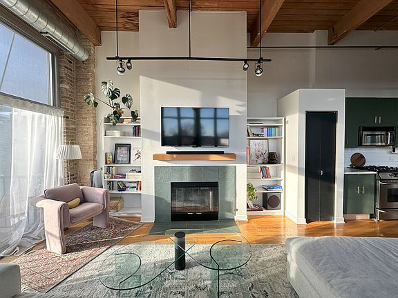 5th image of 2201 W Wabansia Ave APT 21