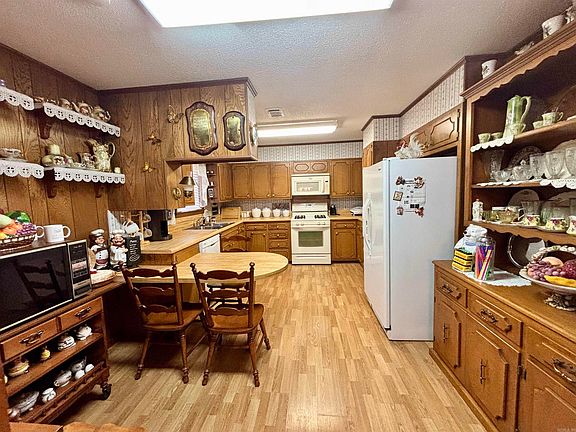 4th image of 6 Apache Dr