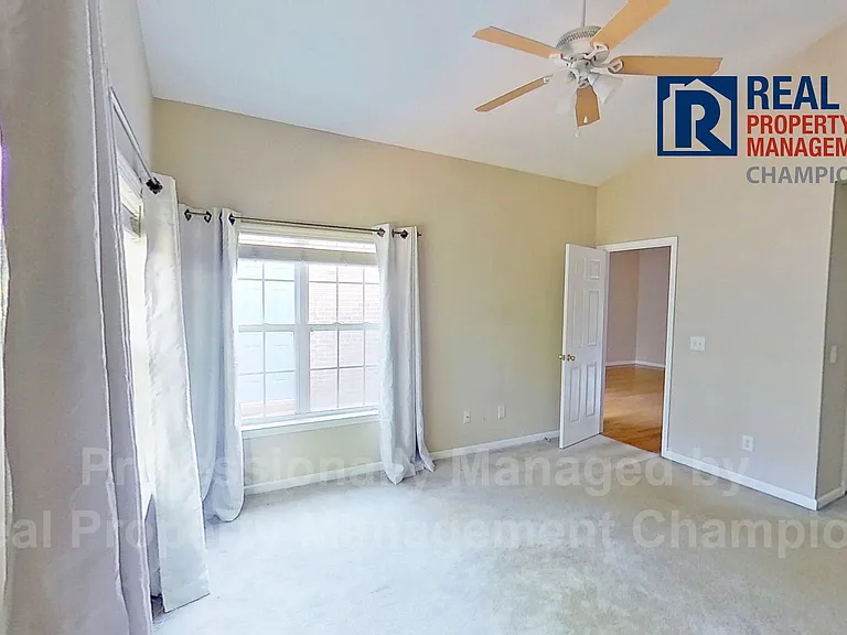 3923 Spicetree Dr — Photo 10