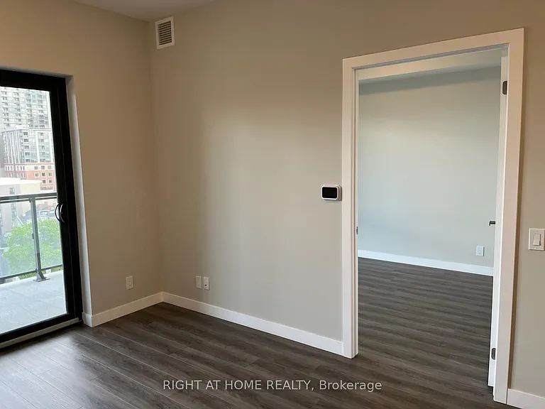 15 Queen St S #1713 — Photo 11
