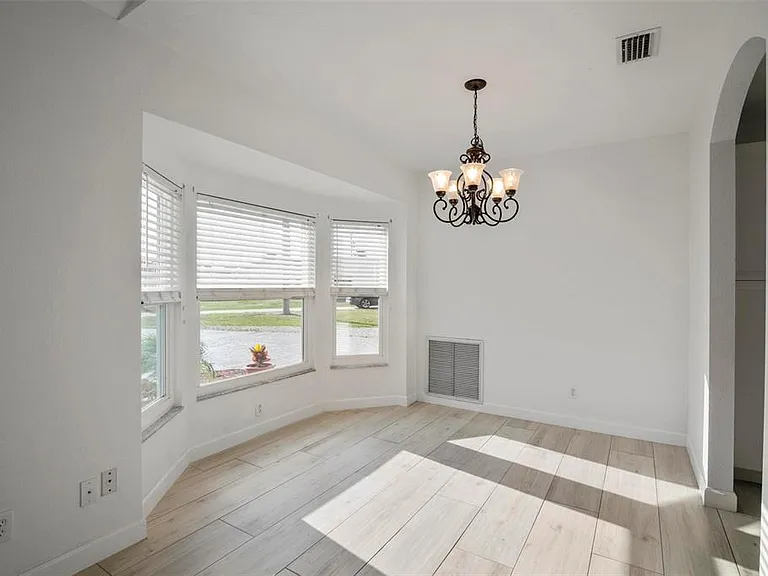 272 Malvern Dr — Photo 14
