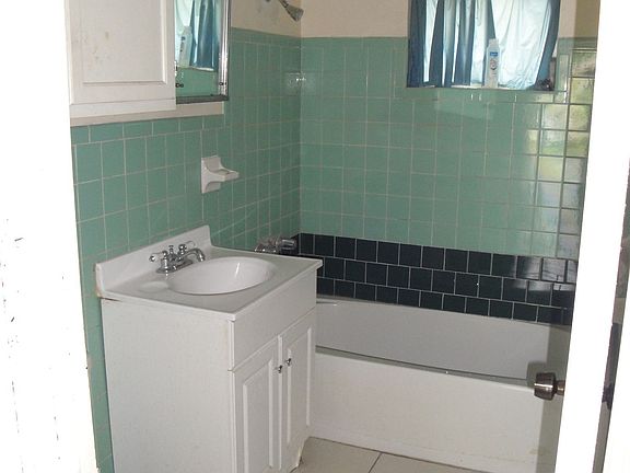 3rd image of 1811 S Club Ct