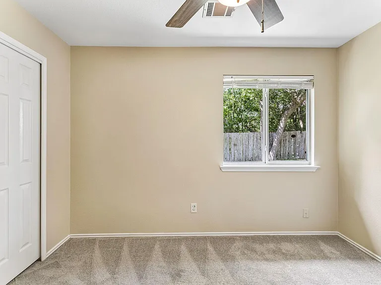 1911 Ralph C Craig Ln — Photo 15