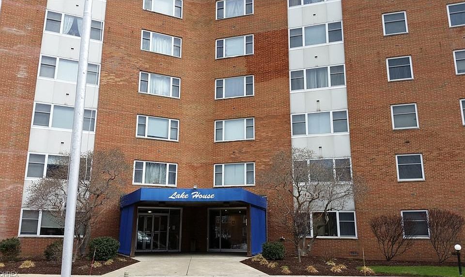 1st image of 11850 Edgewater Dr APT 118