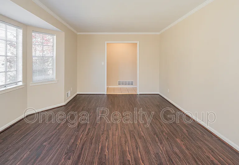 1313 Oak Ter — Photo 10