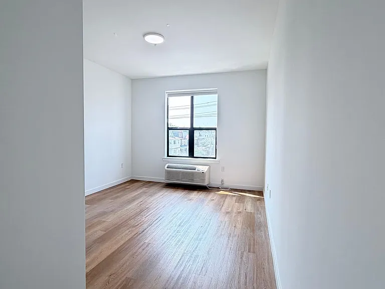 176 W 7th St #312E — Photo 6