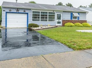 1 Shaw Ct, Toms River, NJ 08757