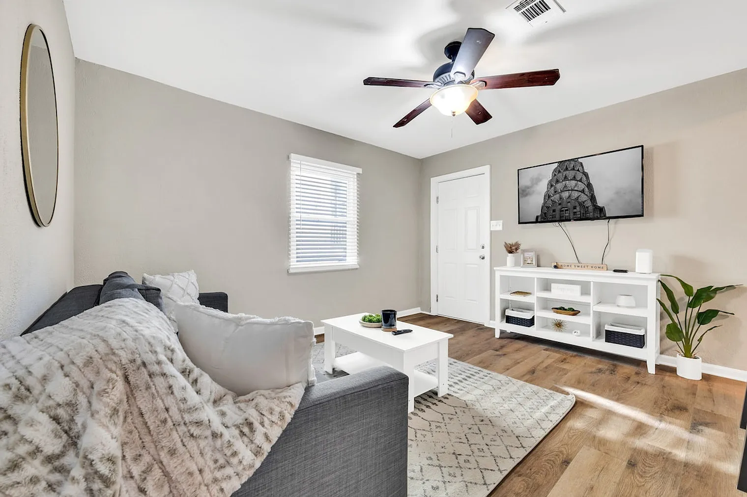 2 bed, 1.0 bath, $4,080 — Photo 2