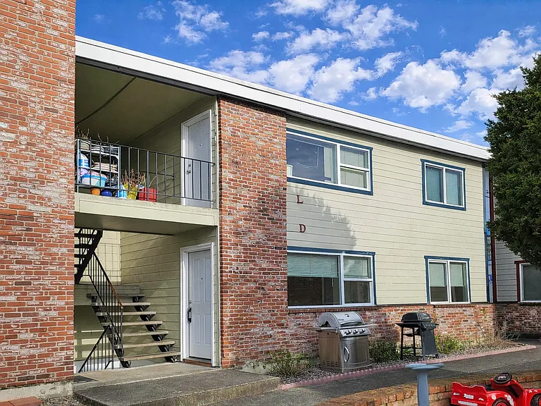 Sunset Apartments — Photo 5