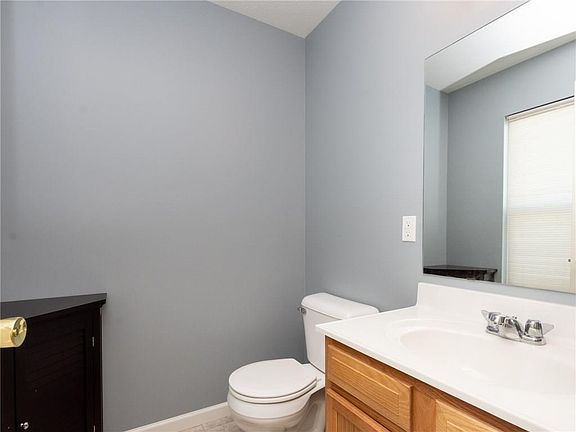 5th image of 73 Lianne Dr