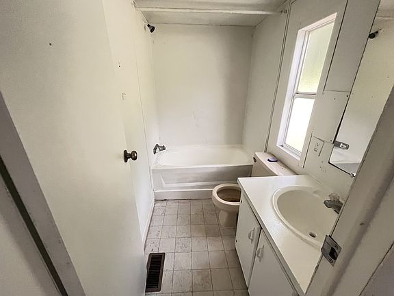 5th image of 357 Old Ln
