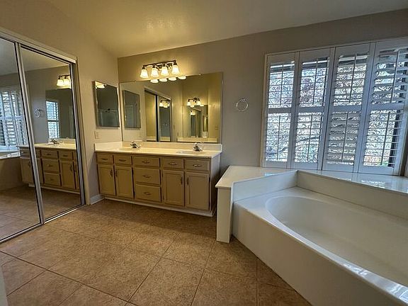 4th image of 4410 Garratt Cir