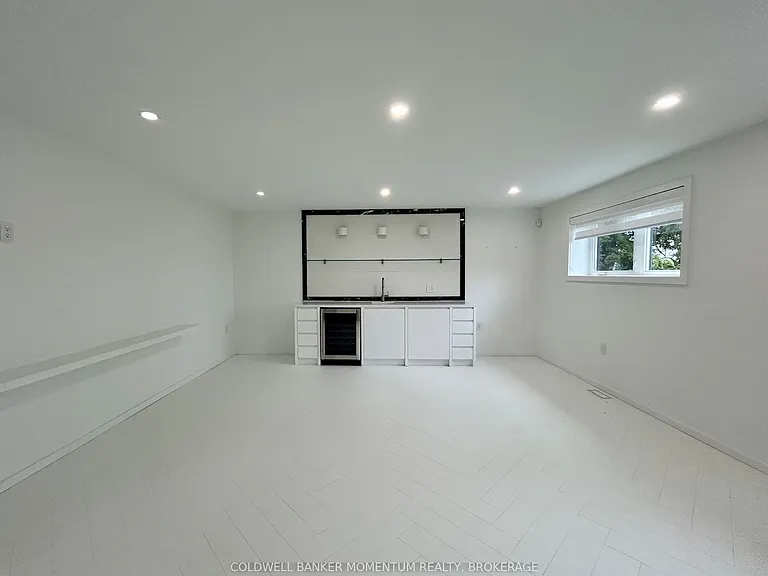 413 Queenston Rd — Photo 27