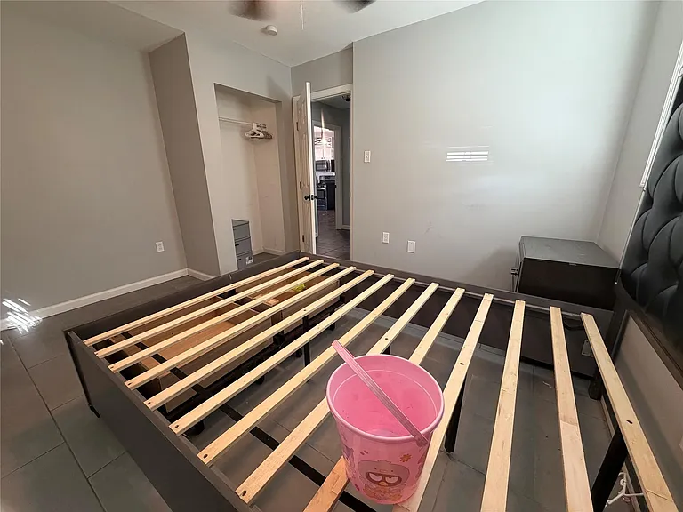 2806 Pine St — Photo 14