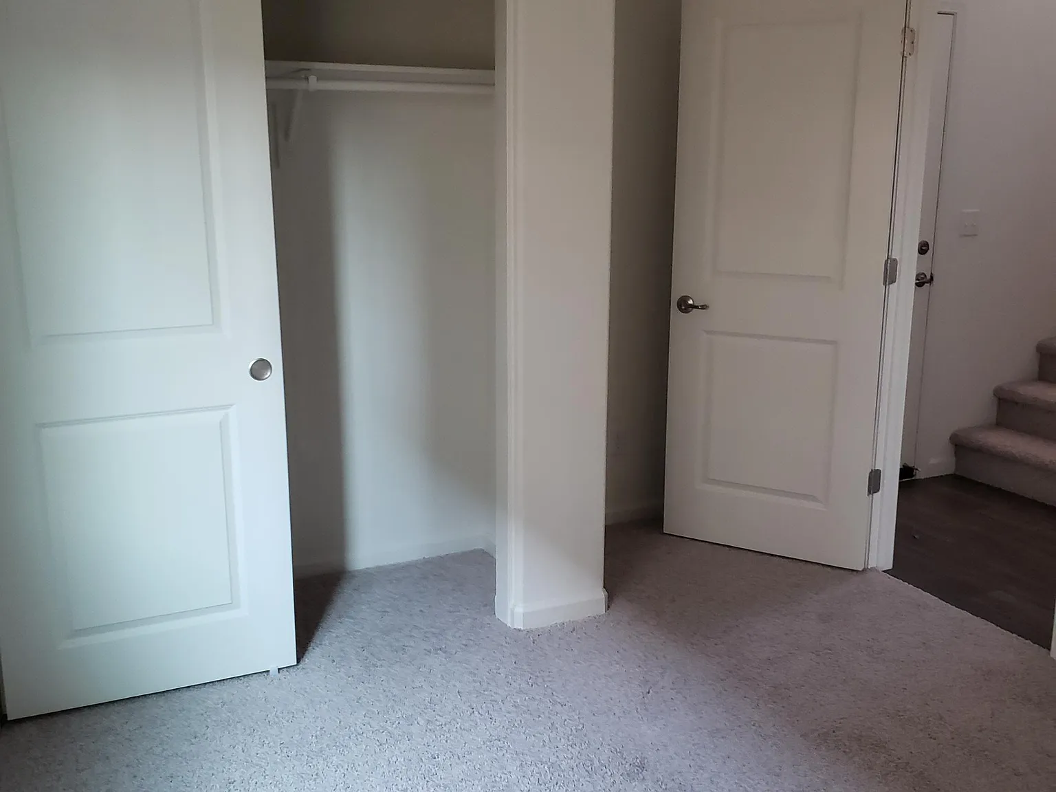 4 bed, 1976 sqft, $3,198 — Photo 3