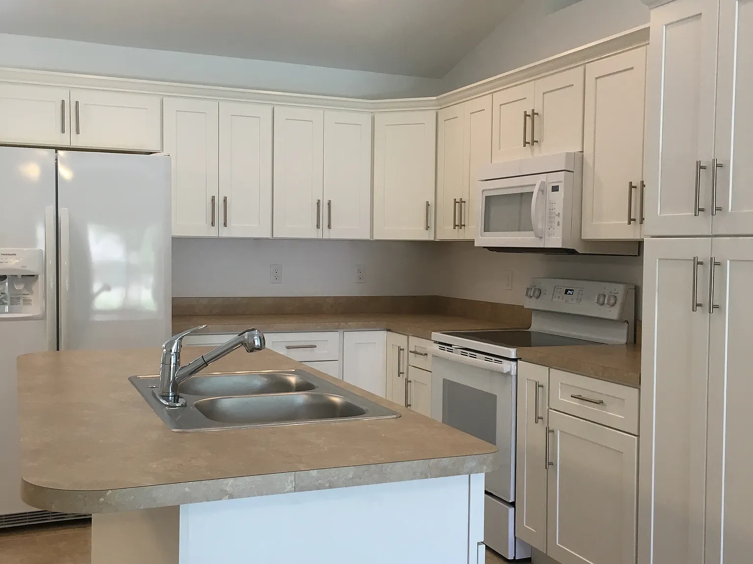 3/2 Close to shopping $1,750.00/Month Daytona Park Estates — Photo 3