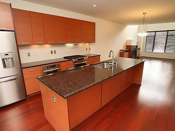4th image of 10410 NE 12th St Unit 104