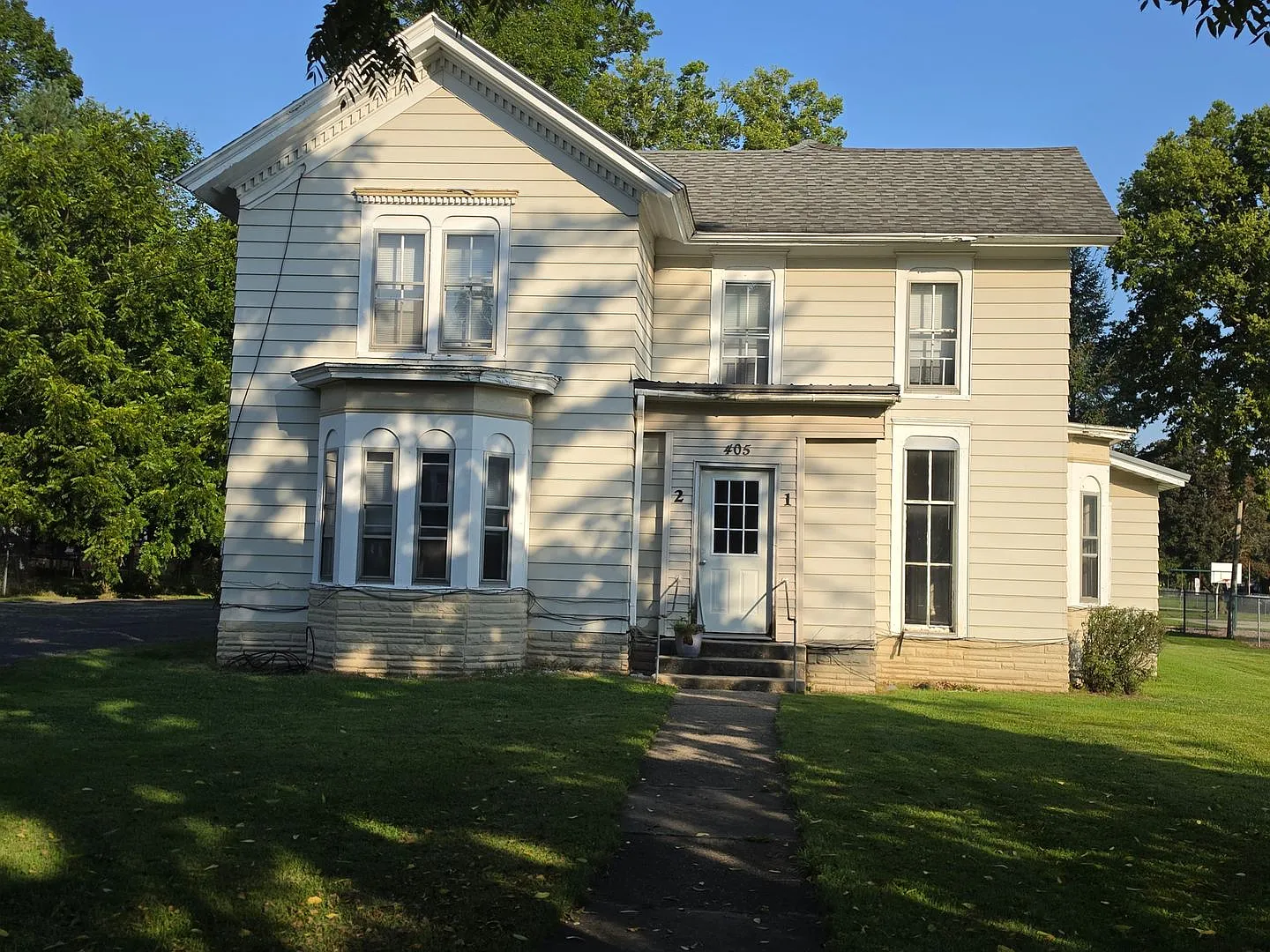 405 W Ferry St. — Photo 2