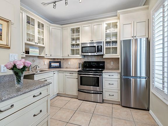 4th image of 234 E 14th St APT 4-D