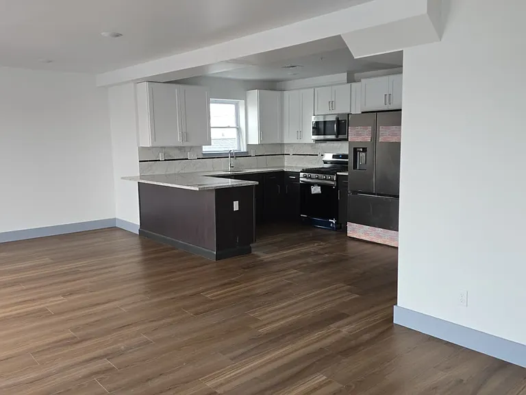 11 Nichols St #2 — Photo 2