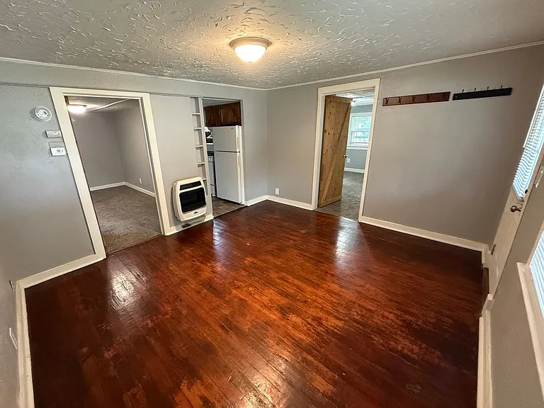 805 Rhodes Ave — Photo 4