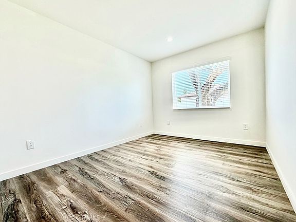 5th image of 361 Norumbega Dr