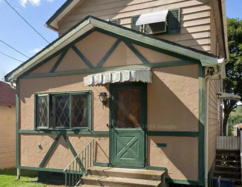 1202 Crescent Ave