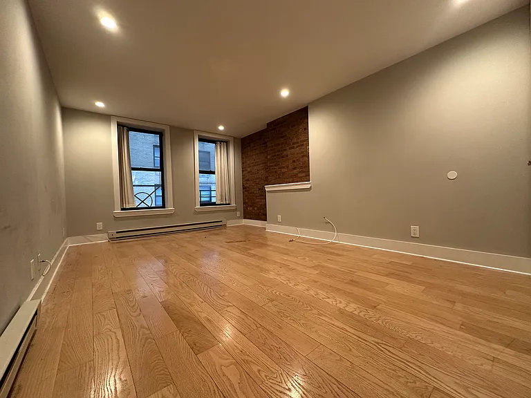 250 W 47th St #4A — Photo 1
