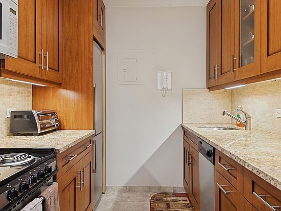 3rd image of 137 E 36th St #14J