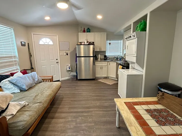 1015 Cameron Ave #2 — Photo 4