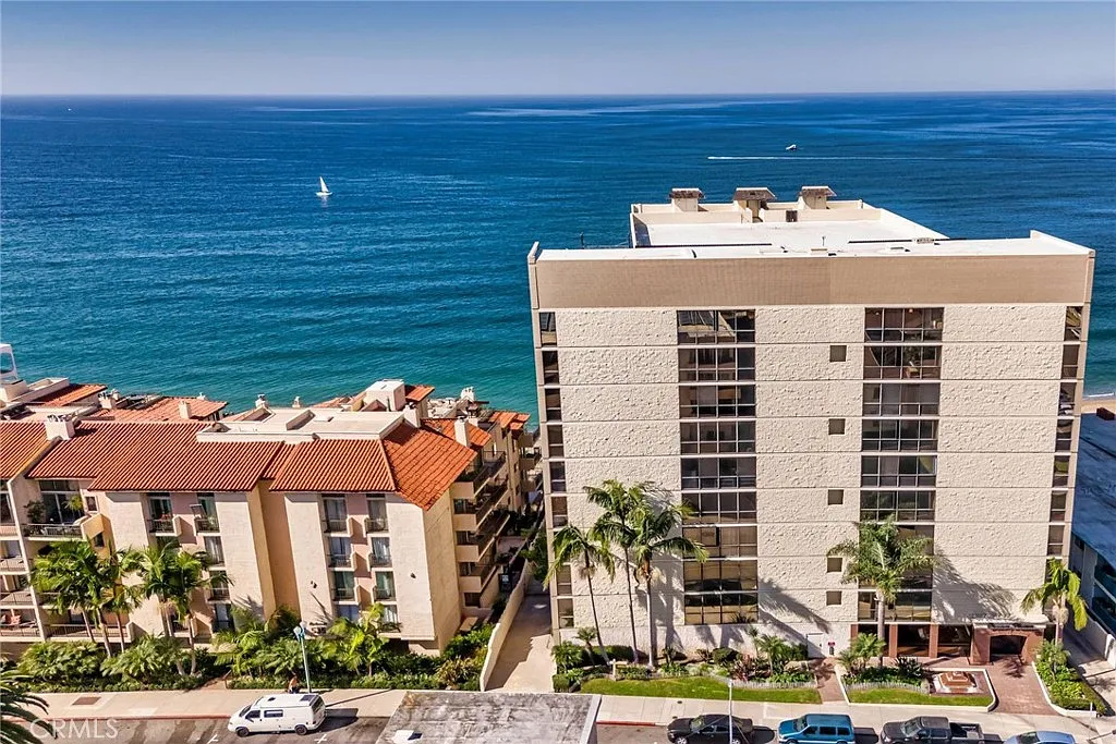 1 bed, 1.5 bath, 727 sqft, $4,800 — Photo 1