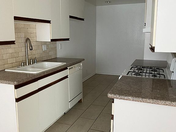 3rd image of 4441 Woodman Ave APT 108