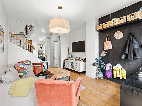 2nd image of 75A Lexington Ave