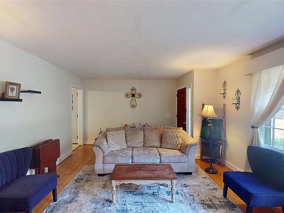 2nd image of 1640 Baywood Cir