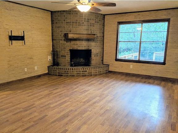 3rd image of 1433 McKewen Dr