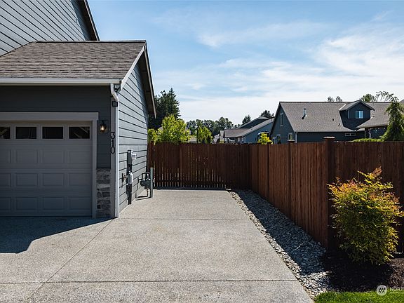 3rd image of 310 Shannon Avenue