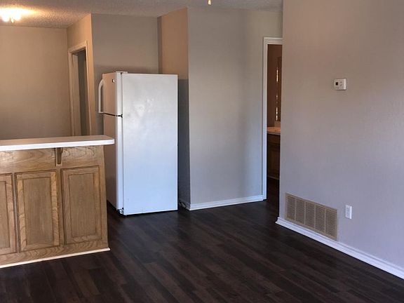 5th image of 504 W Franklin St APT 104