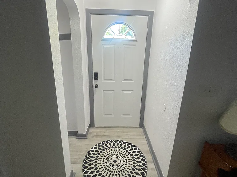 1166 Market St NE — Photo 2