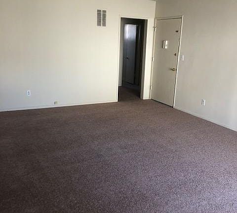 4th image of 2831 Montrose Ave APT 12