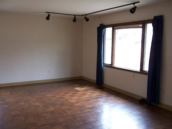 4th image of 3612 Heather Ct